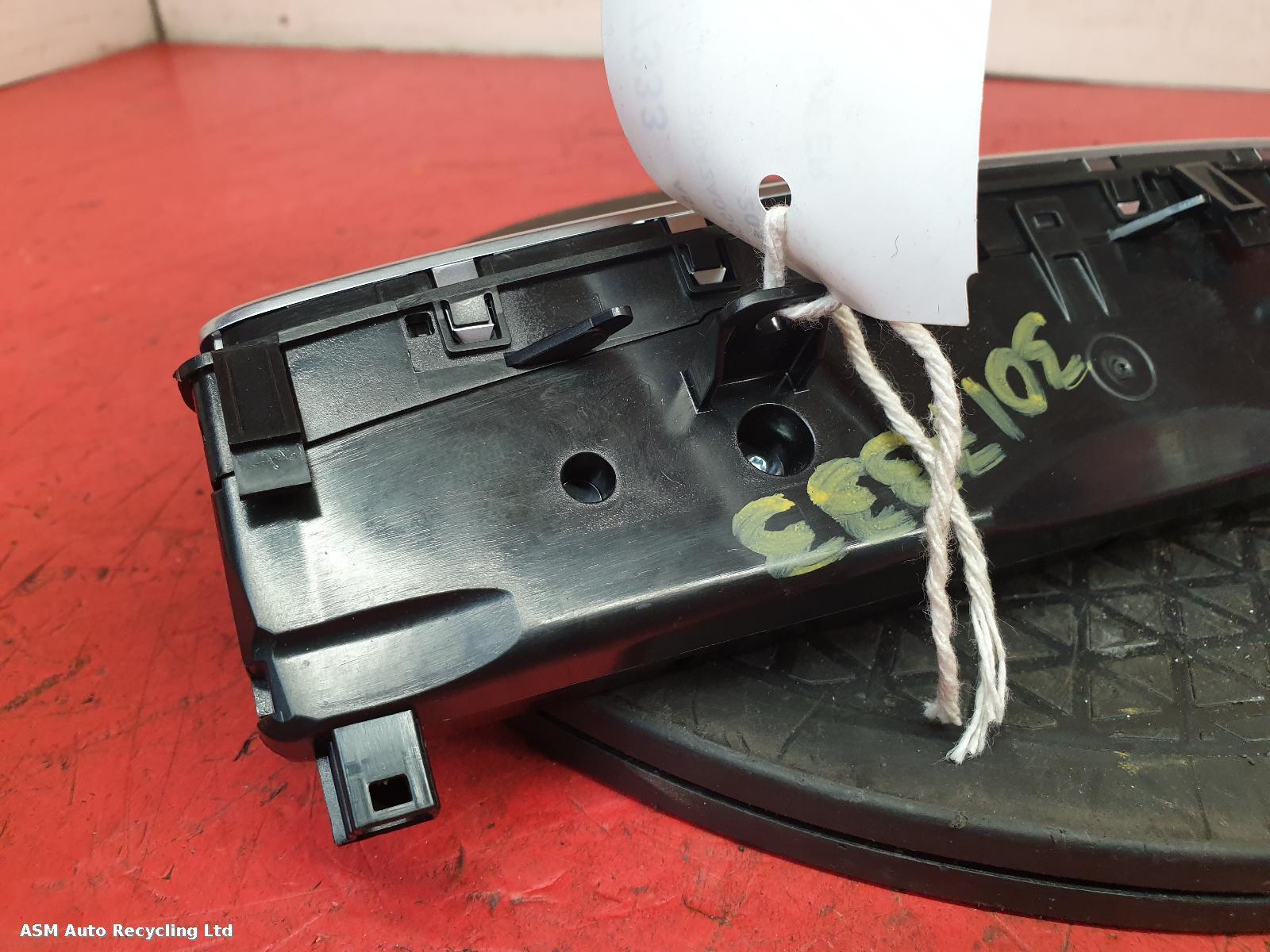 View Auto part Heater/AC Controller Mercedes E Class 2016