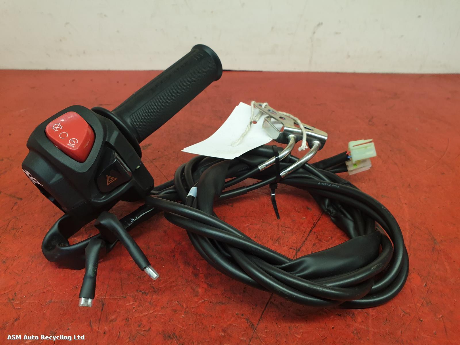 View Auto part RH Switch Gear Yamaha X-max 300 2023