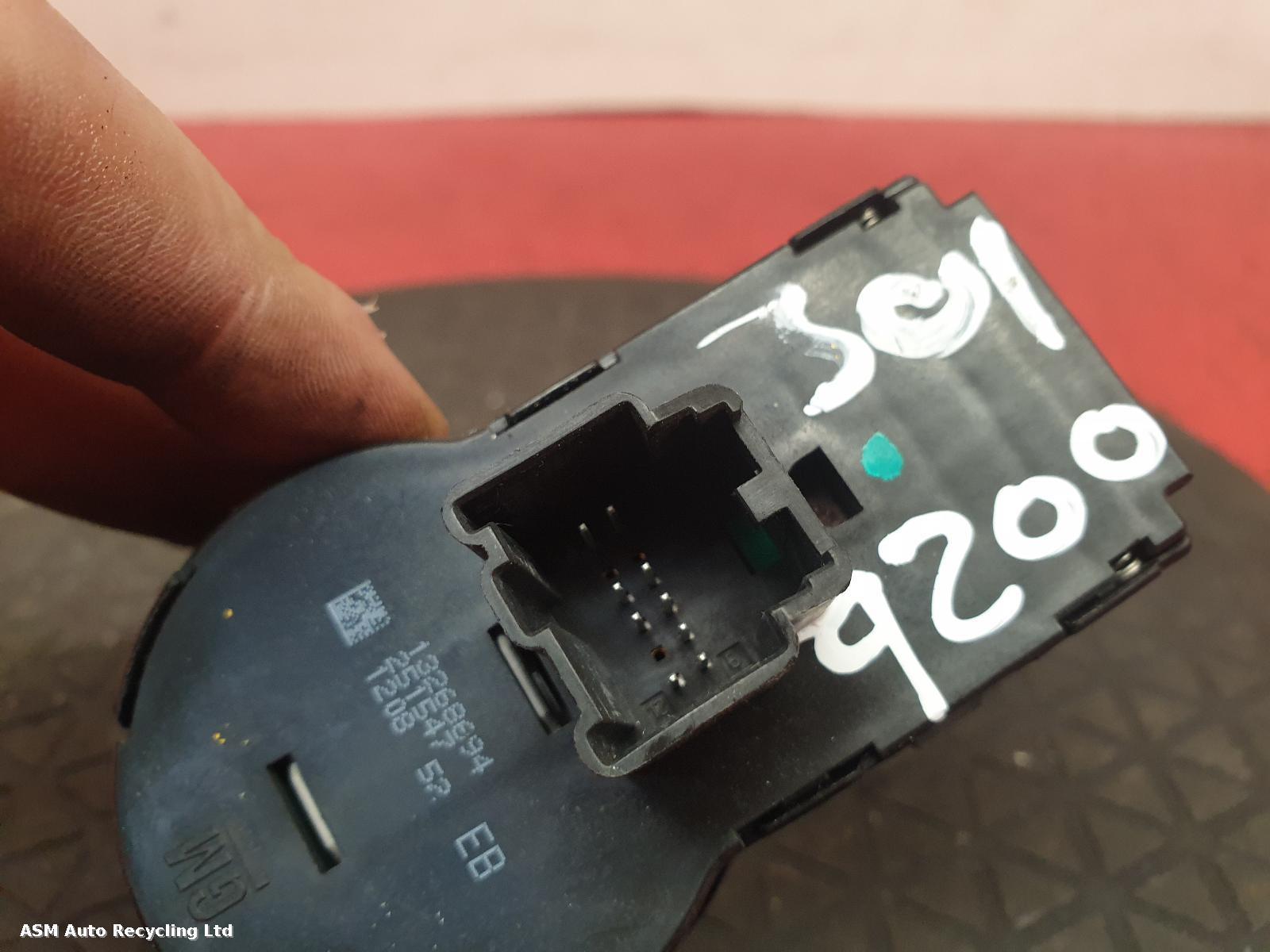 View Auto part Headlight Switch Vauxhall Astra 2011