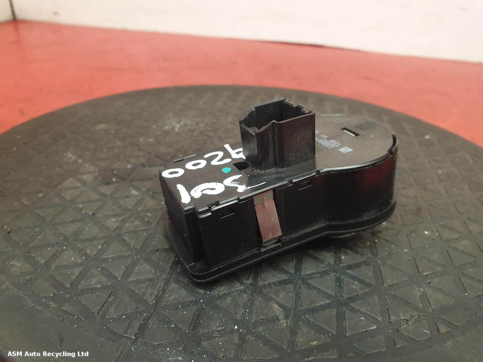 View Auto part Headlight Switch Vauxhall Astra 2011