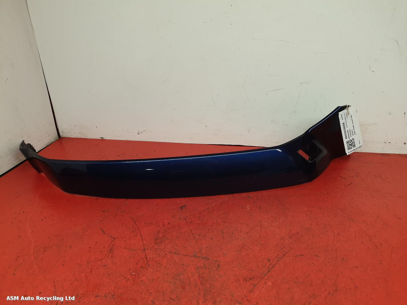View Auto part Side Panel Left Piaggio Vespa 2019