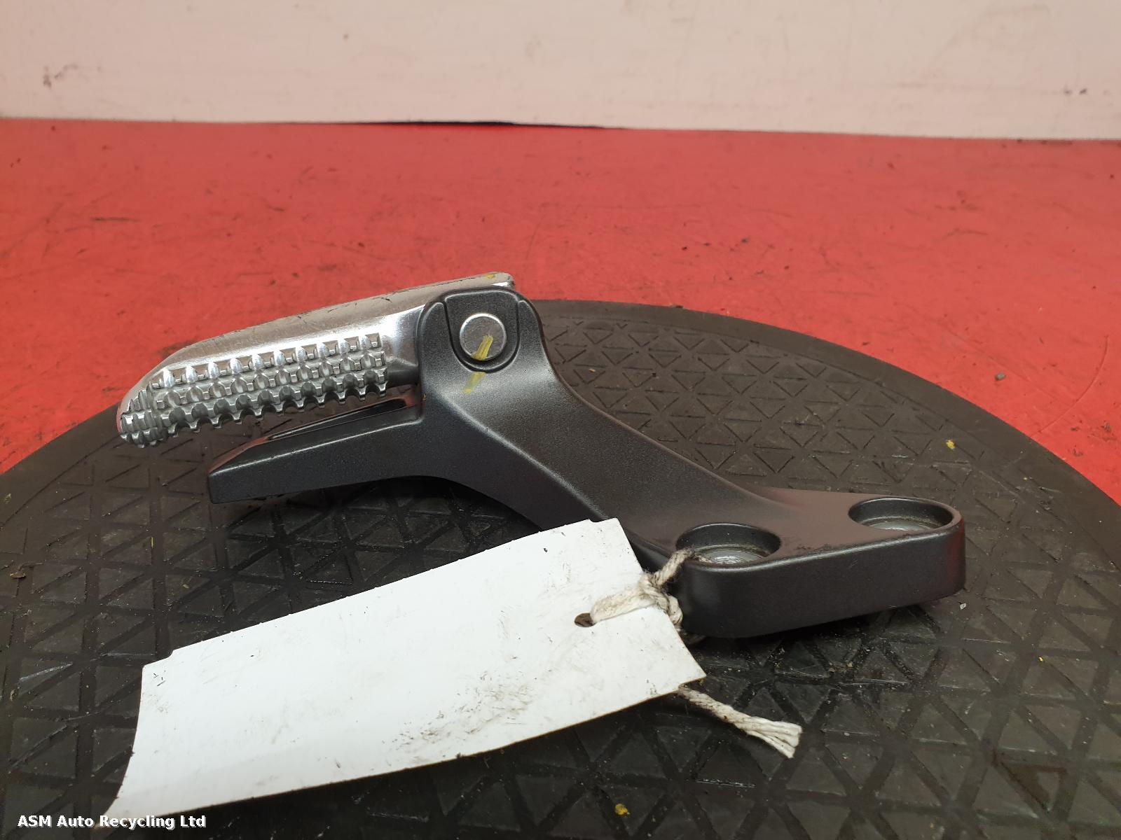 View Auto part Left Footrest Yamaha Mt-09 Sp 2021