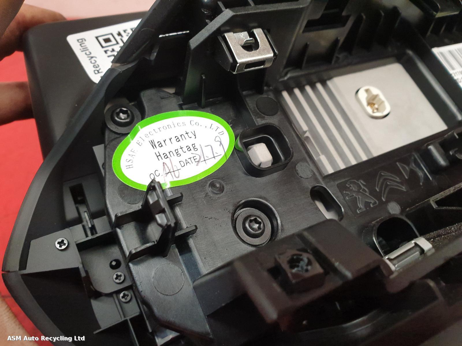 View Auto part Radio Display Peugeot 2008 2021