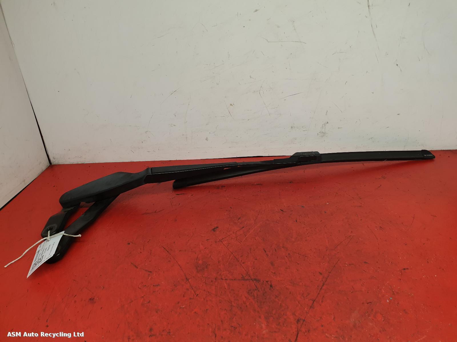 View Auto part Wiper Arm Mercedes E Class 2017