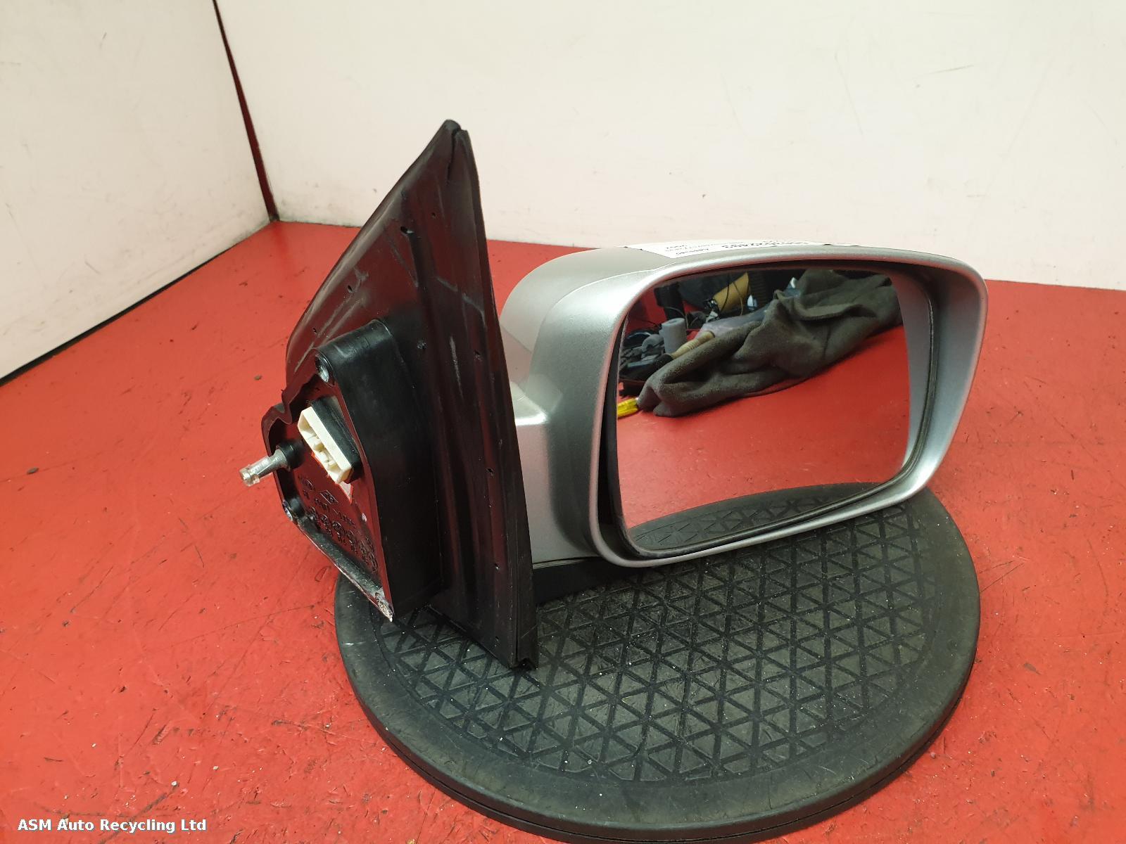 View Auto part R Door Mirror Kia Sorento 2007