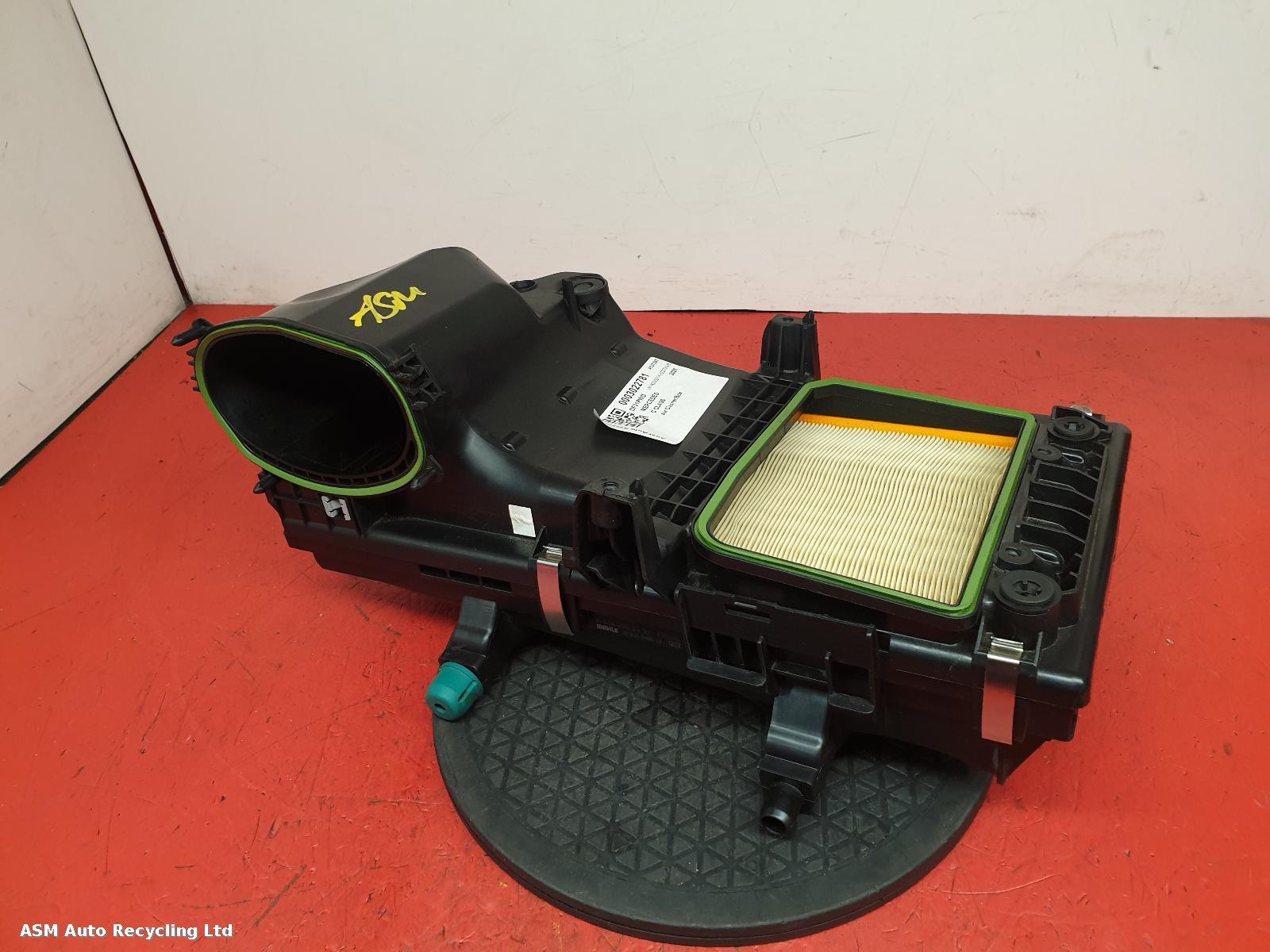 View Auto part Air Cleaner/Box Mercedes C Class 2021