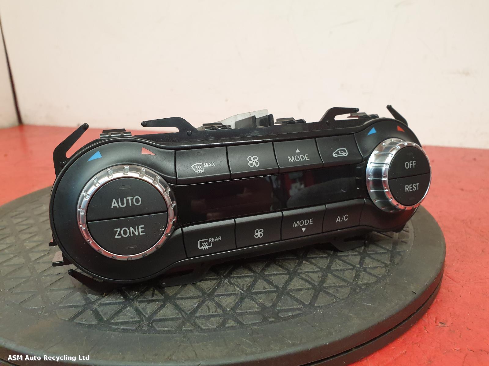 View Auto part Heater/AC Controller Mercedes Cla 2013