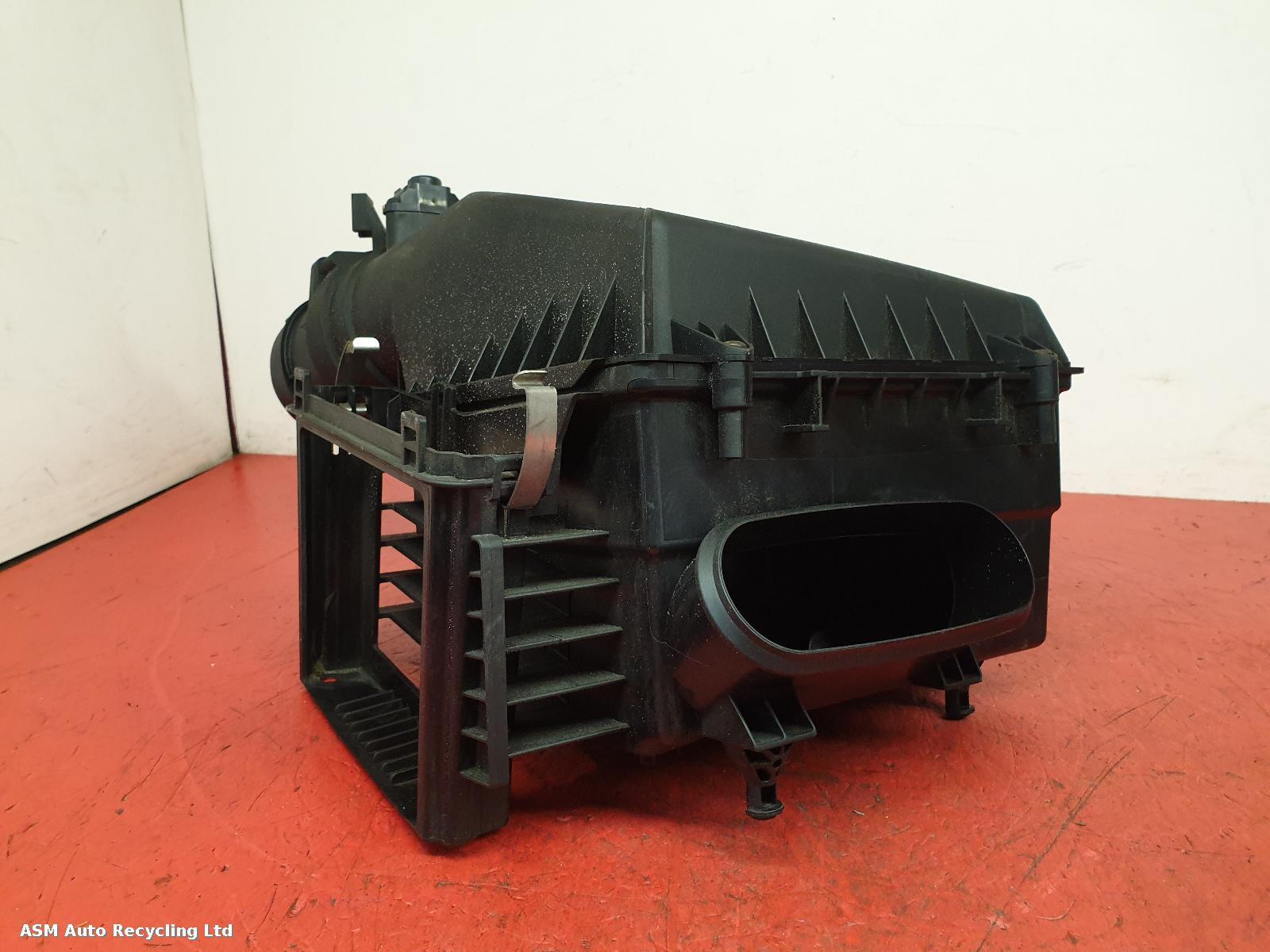 View Auto part Air Cleaner/Box Mercedes Cla 2013