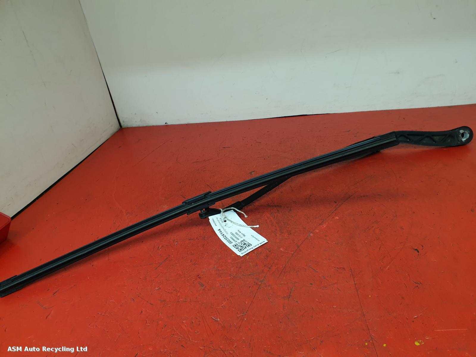 View Auto part Wiper Arm Mercedes C Class 2013