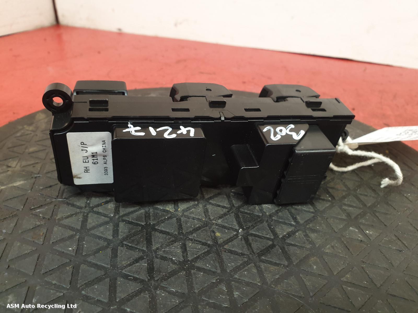 View Auto part Elect. Window Switch Suzuki Sx4 S Cross 2015