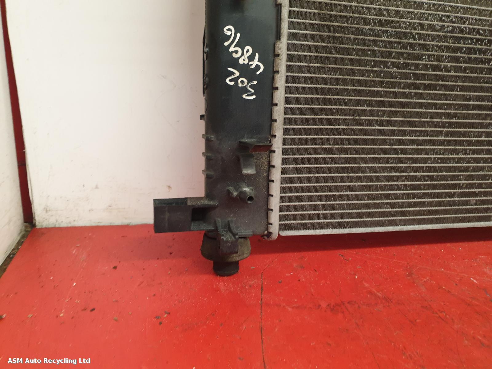 View Auto part Radiator Renault Clio 2013