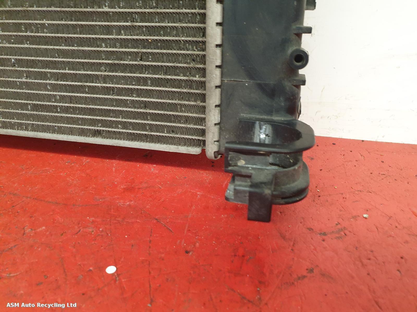 View Auto part Radiator Renault Clio 2013