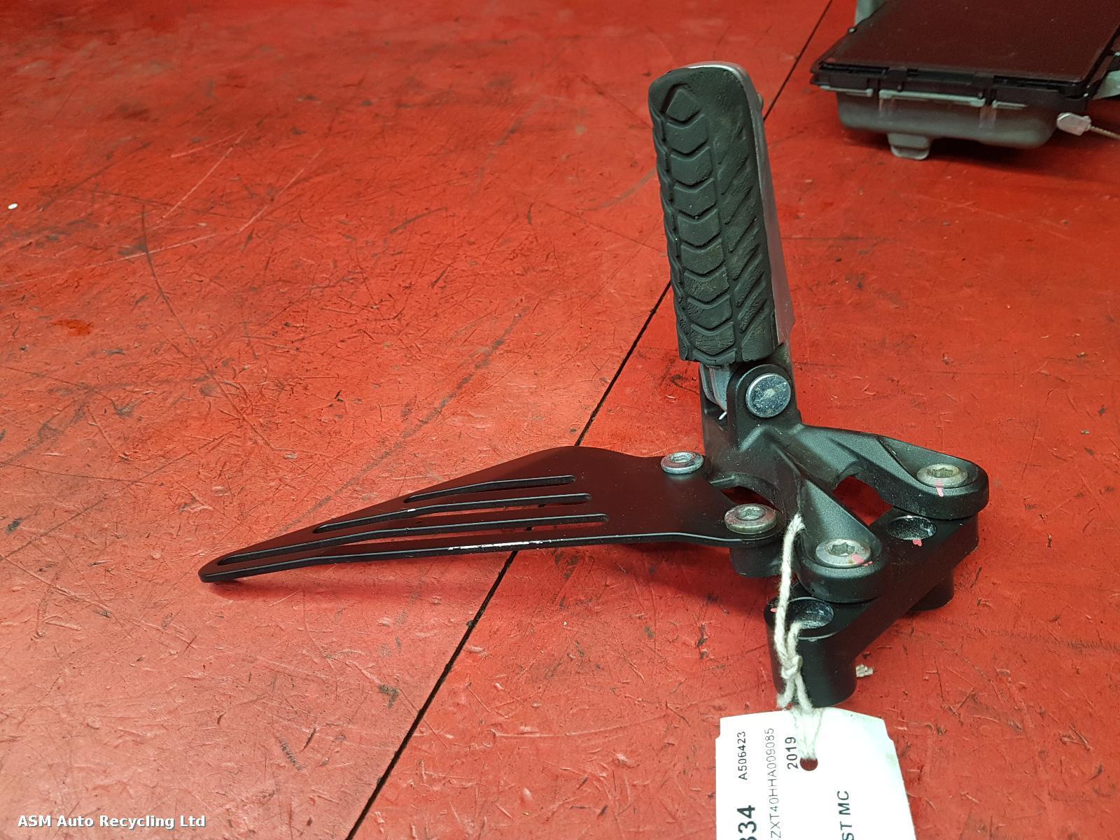 View Auto part Left Footrest Kawasaki Zzr 1400 2019