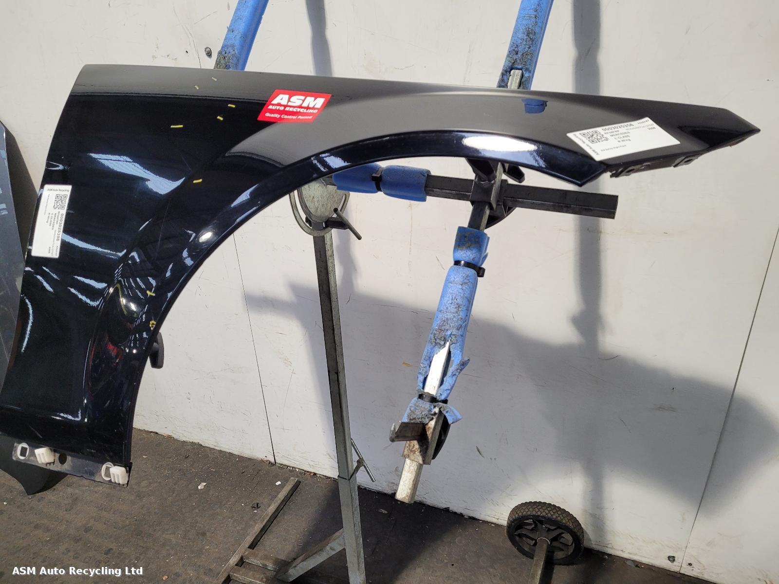 View Auto part R Wing Mercedes C Class 2008