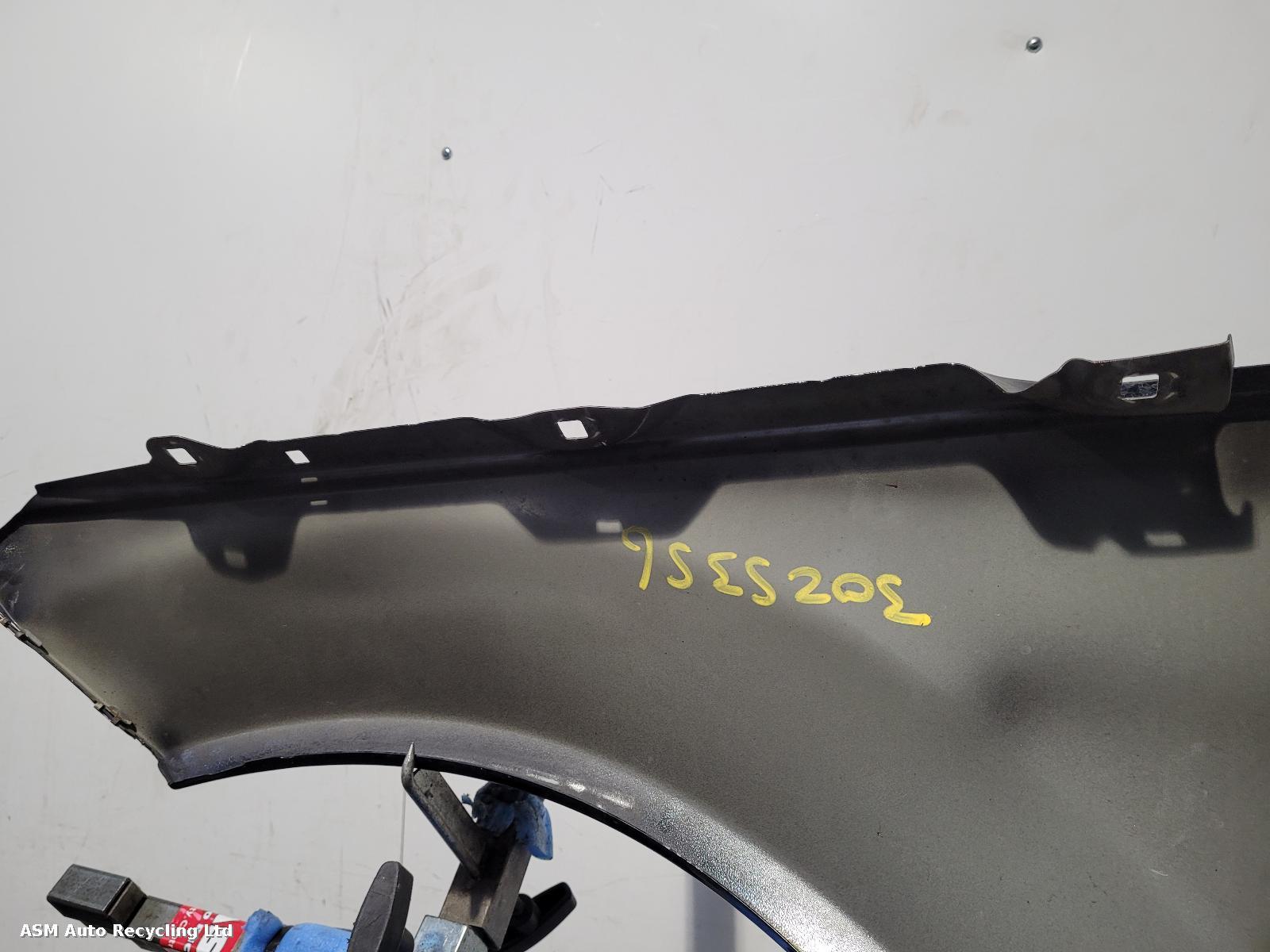 View Auto part R Wing Mercedes C Class 2008