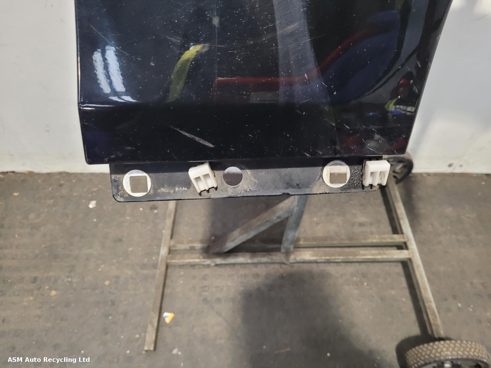 View Auto part R Wing Mercedes C Class 2008