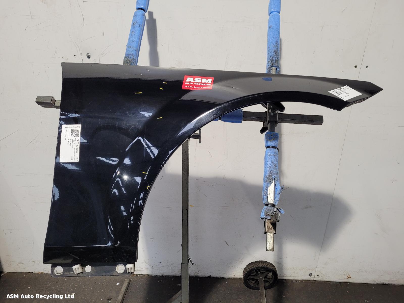 View Auto part R Wing Mercedes C Class 2008