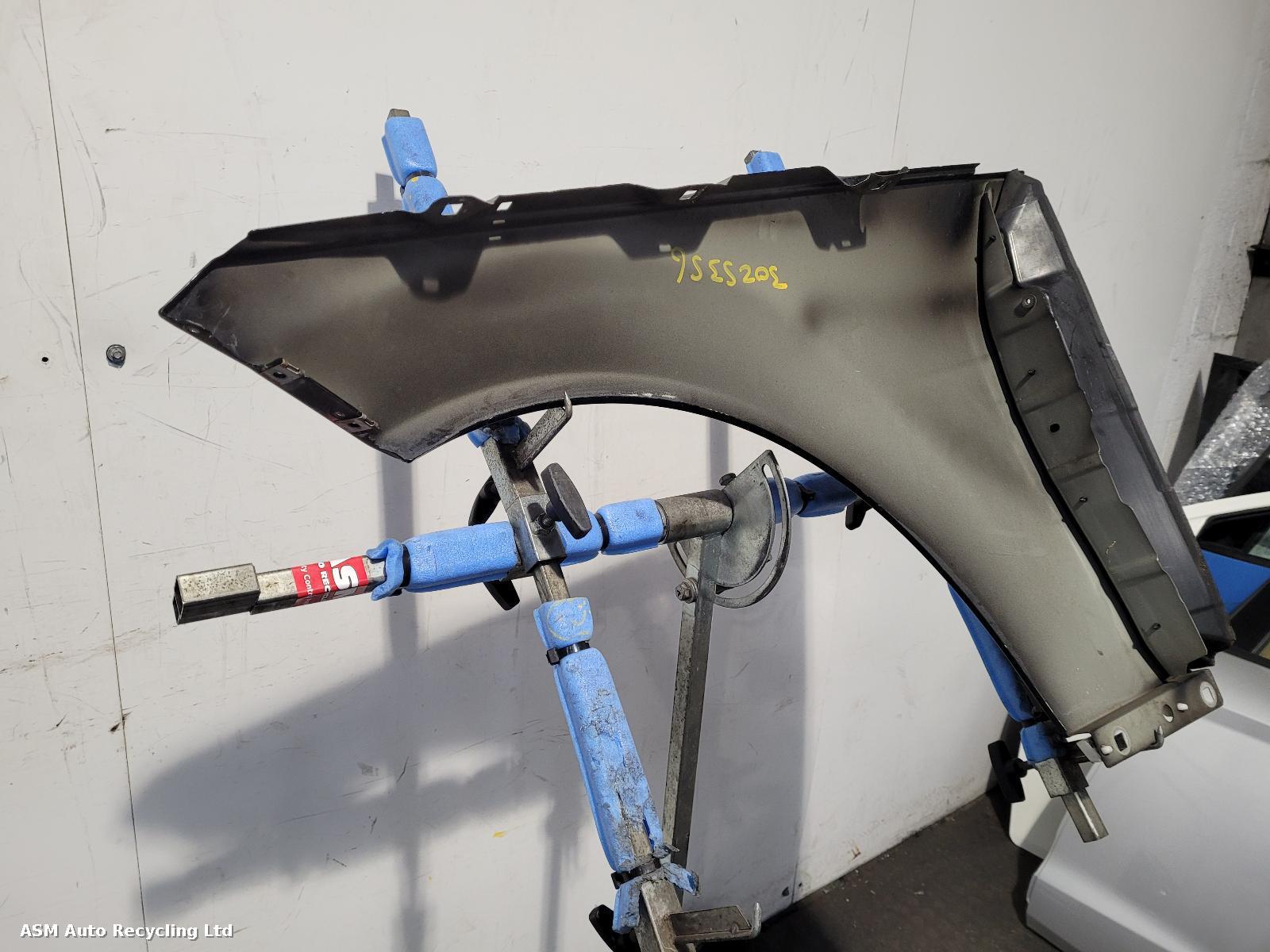 View Auto part R Wing Mercedes C Class 2008