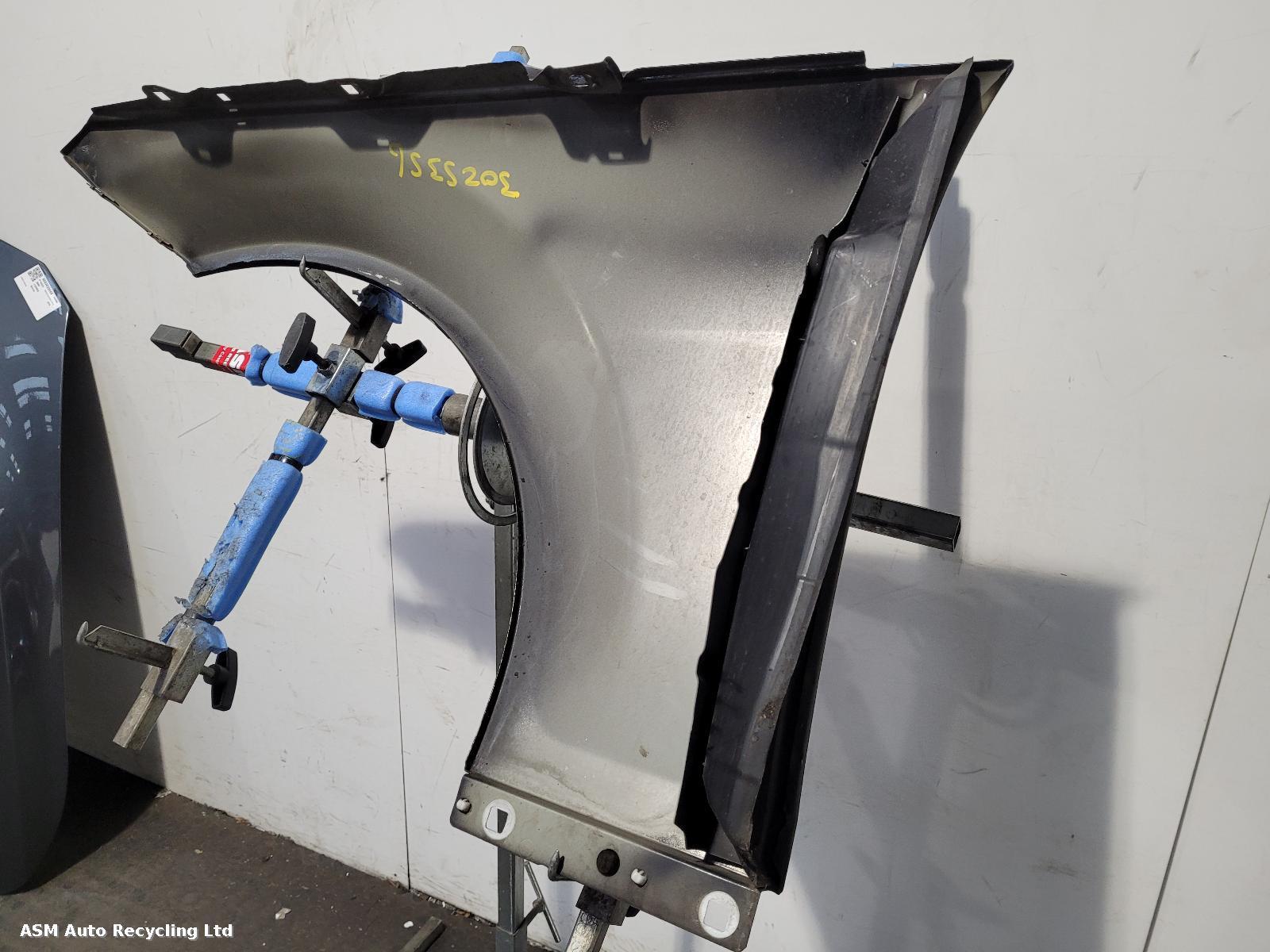 View Auto part R Wing Mercedes C Class 2008