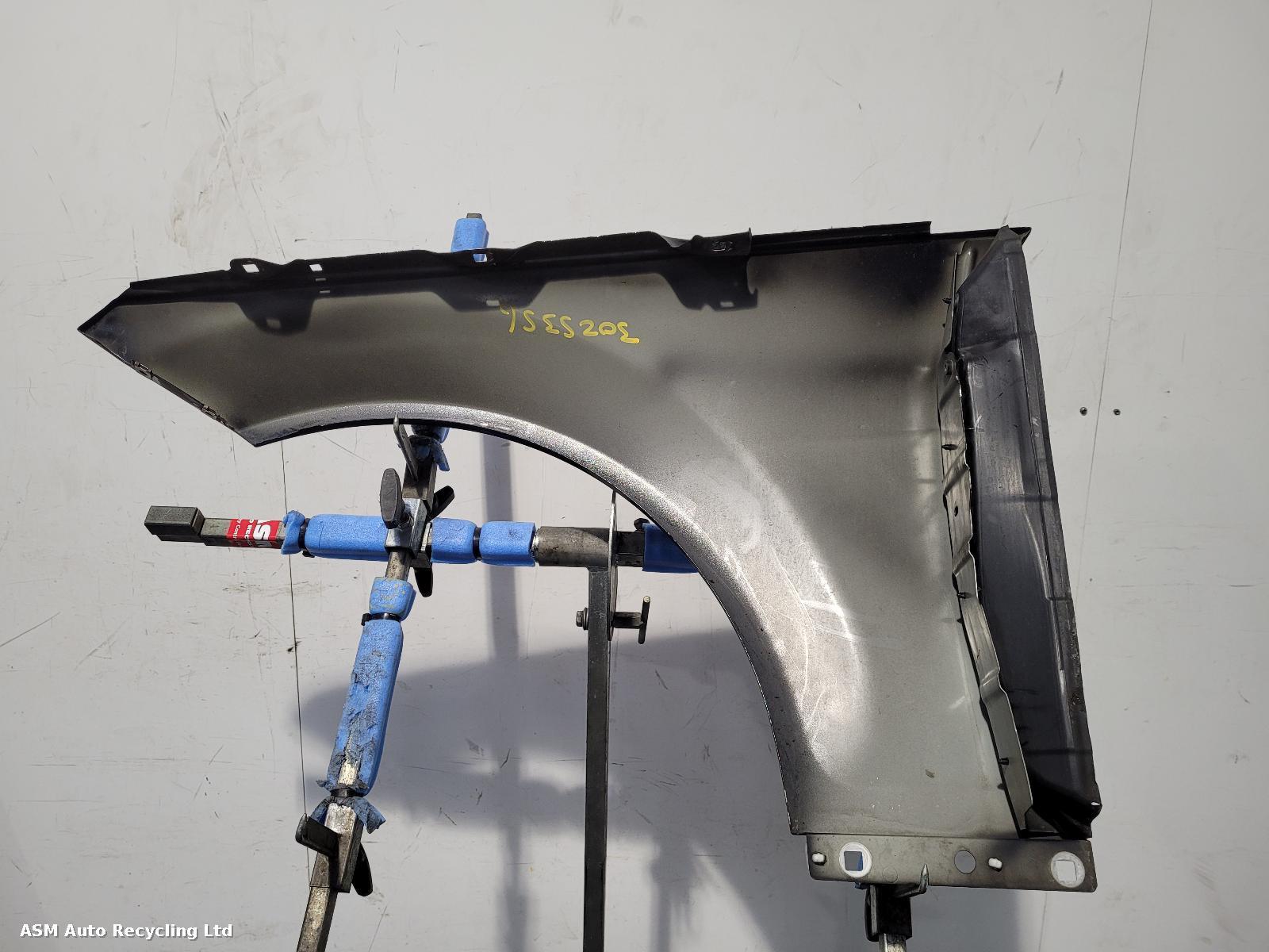 View Auto part R Wing Mercedes C Class 2008