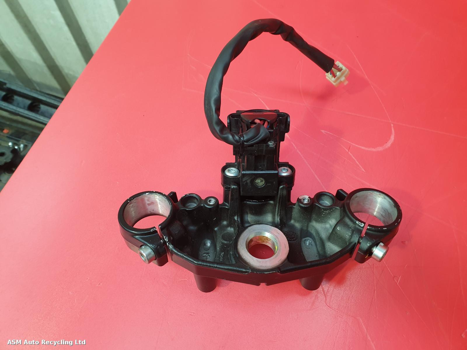 View Auto part Comp.Lock Set + Keys Honda Cbf 500 2008
