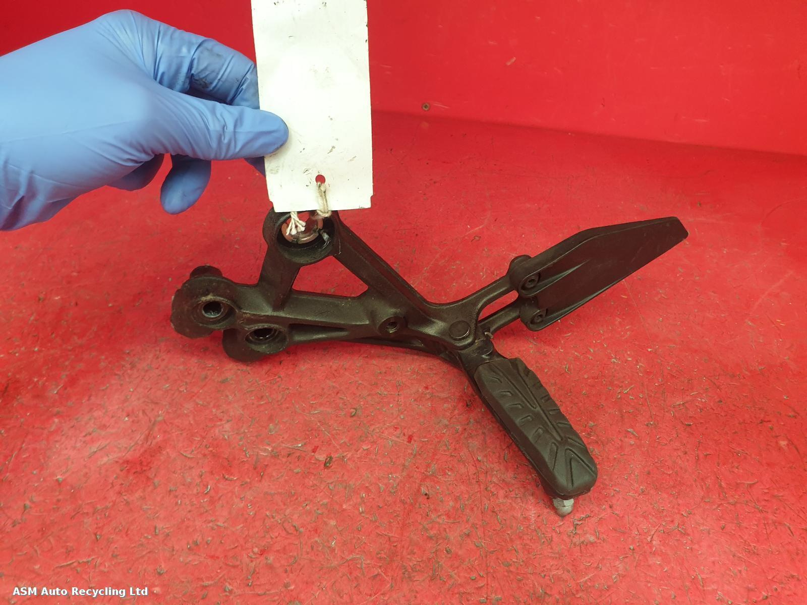 View Auto part Left Footrest Ktm 125 Duke 2021