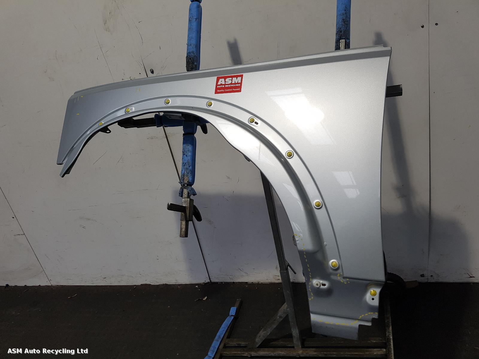 View Auto part L Wing Land Rover Discovery 2006