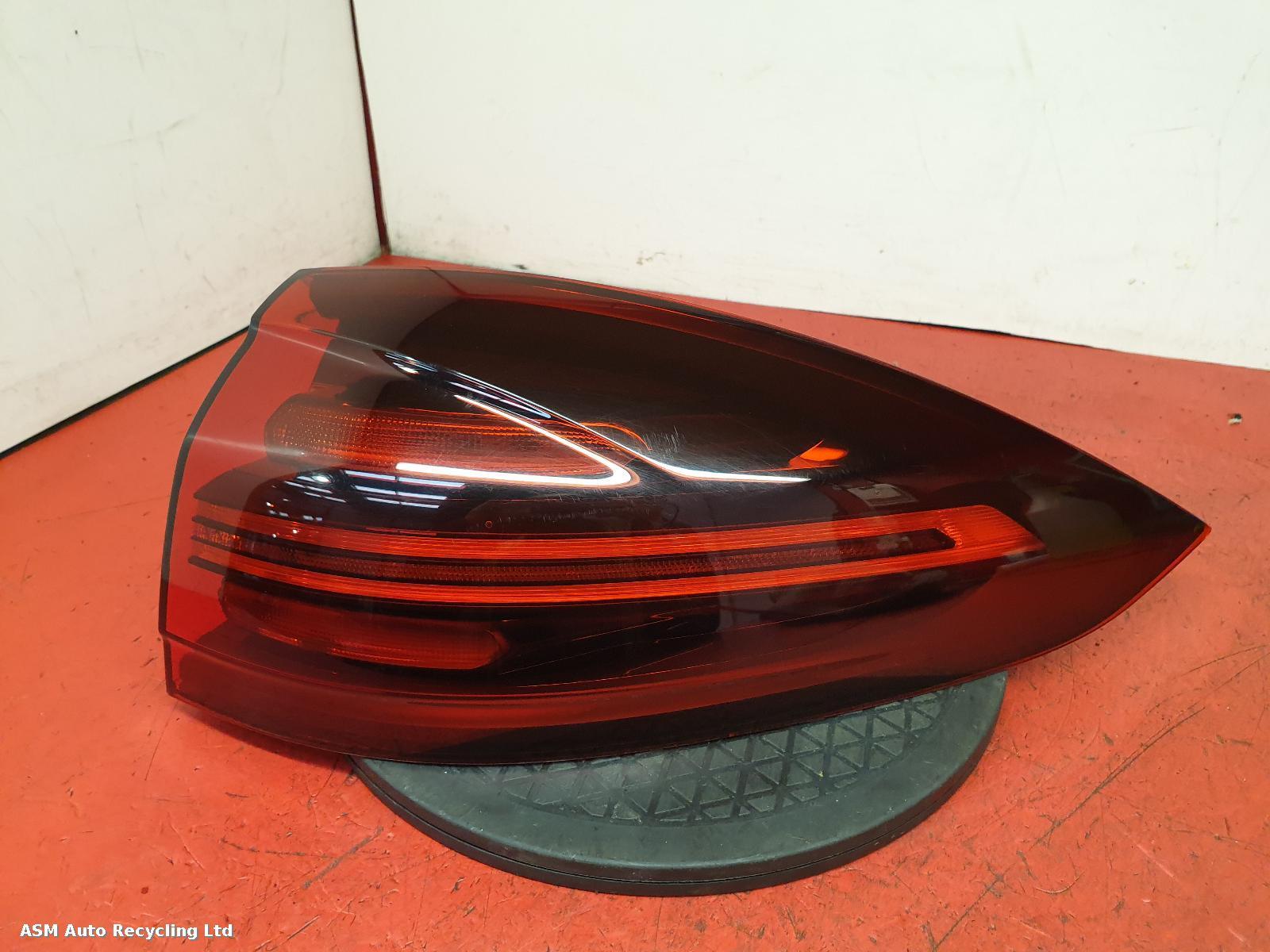 View Auto part R Taillight Porsche Cayenne 2016