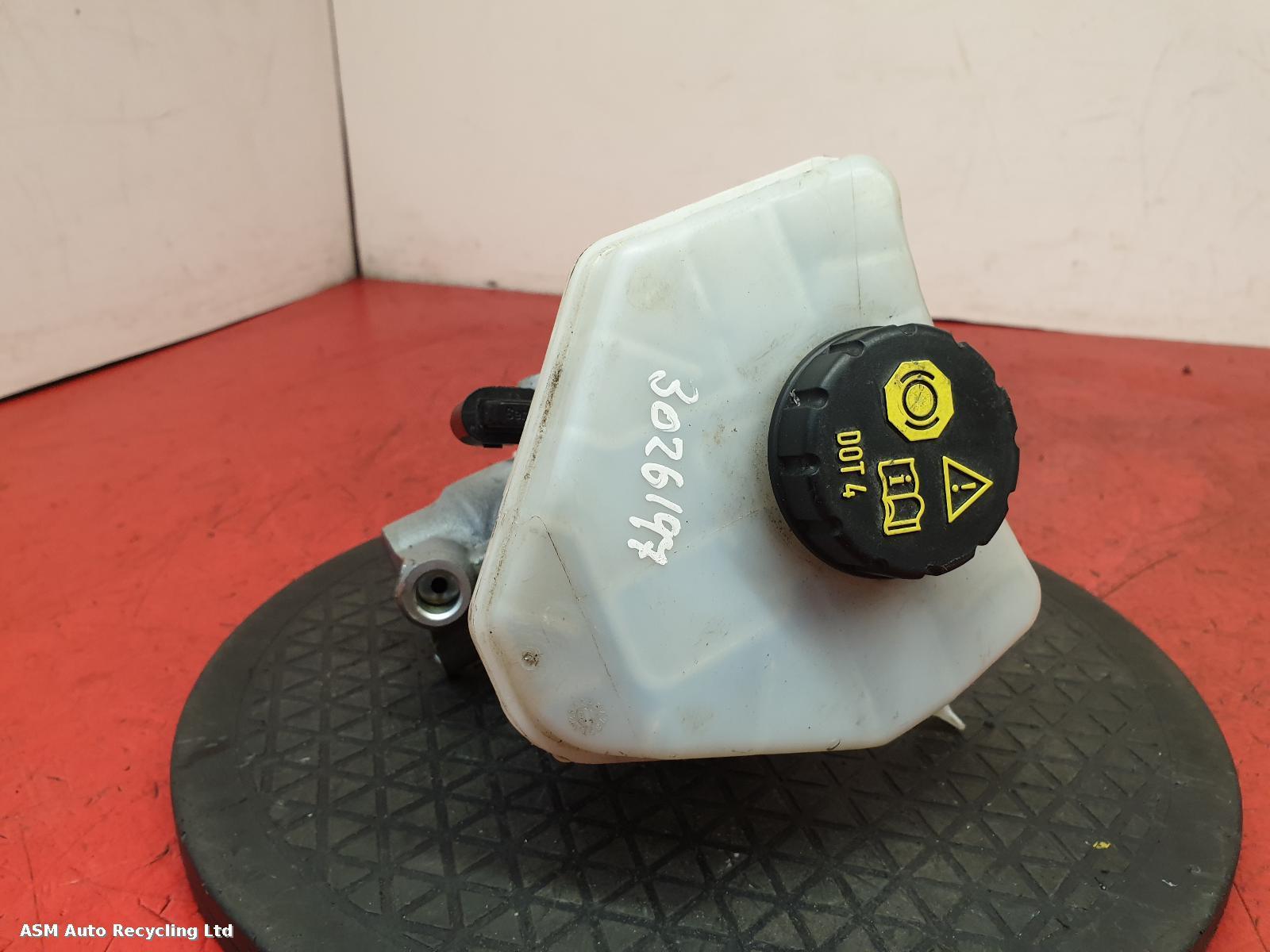View Auto part Master Cylinder Porsche Cayenne 2016