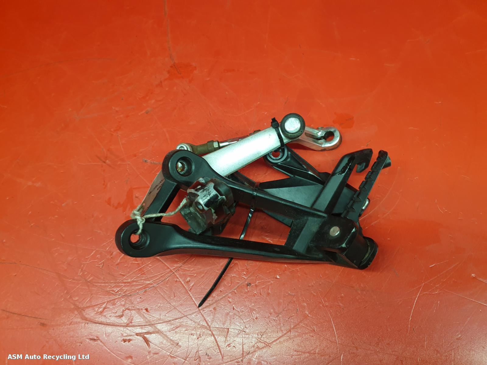 View Auto part Left Footrest Lexmoto Ls-n Sk125-k 2022
