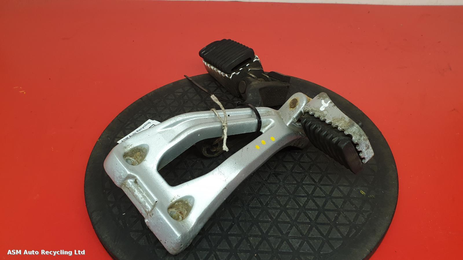 View Auto part Right Footrest Sinnis Terrain 2021