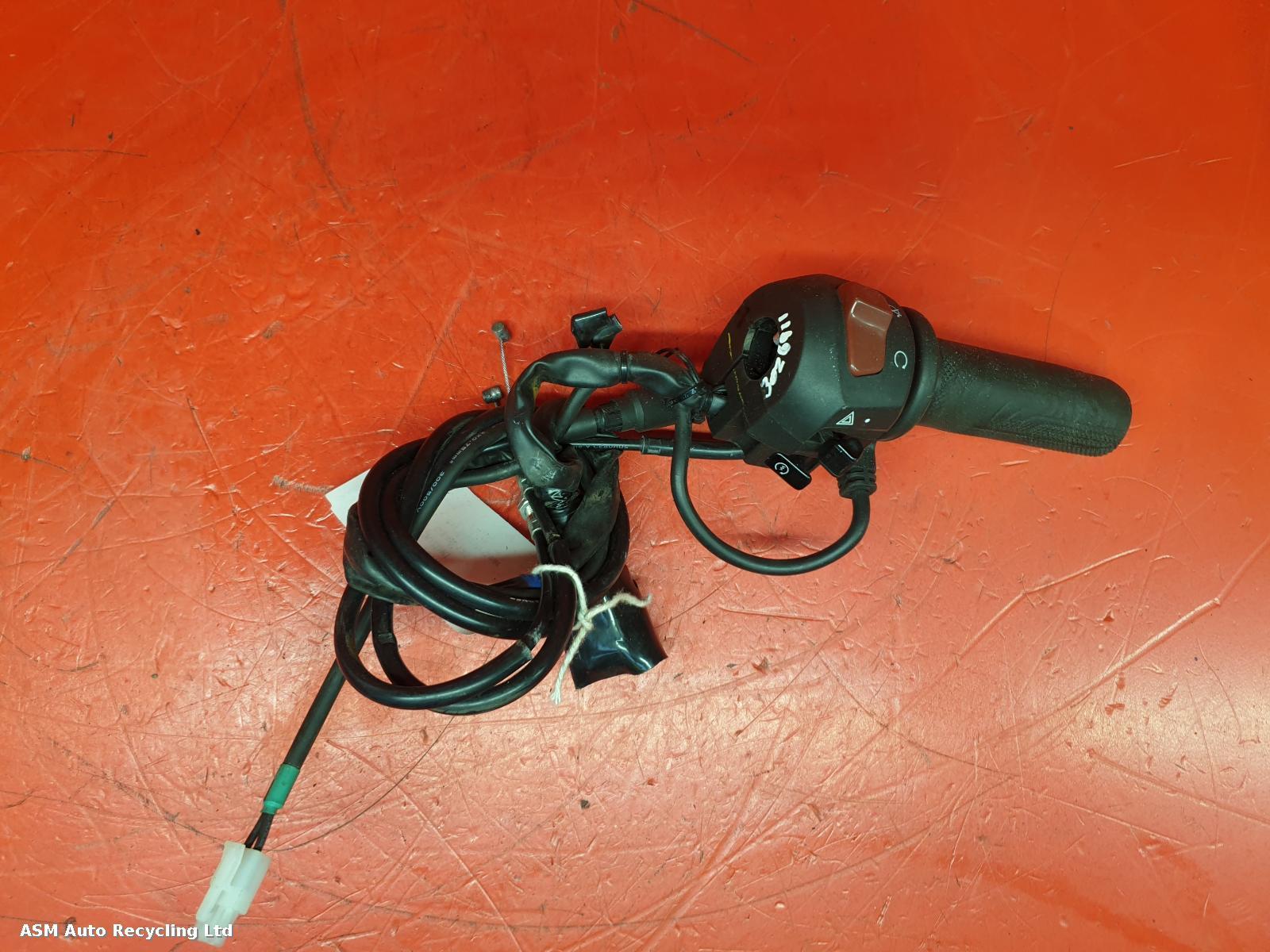 View Auto part RH Switch Gear Suzuki Gsxr 125 2020