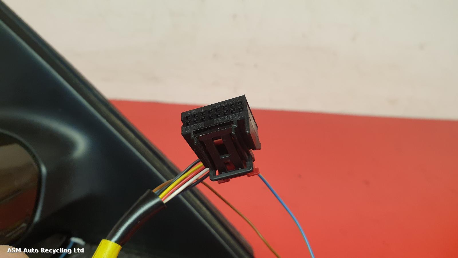 View Auto part R Door Mirror Audi A4 2014