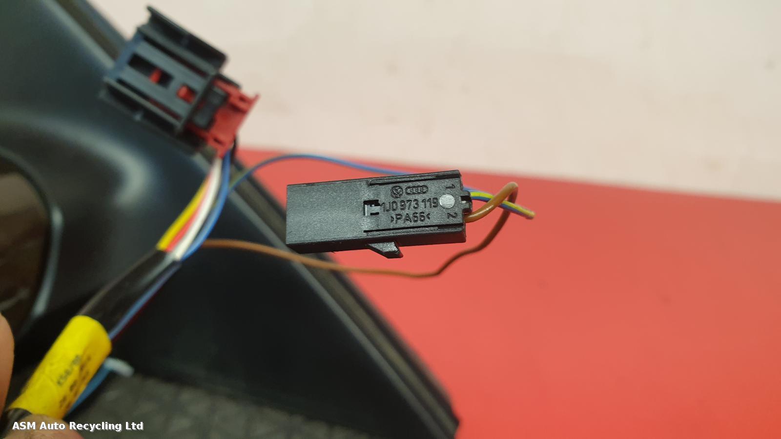 View Auto part R Door Mirror Audi A4 2014