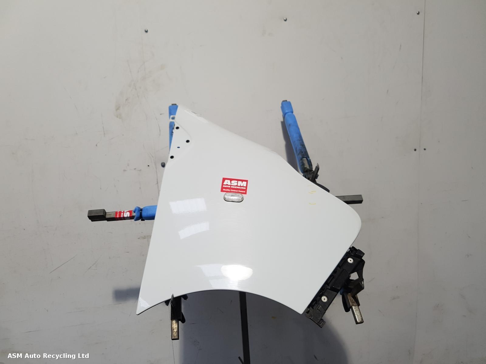 View Auto part R Wing Vauxhall Vivaro 2018
