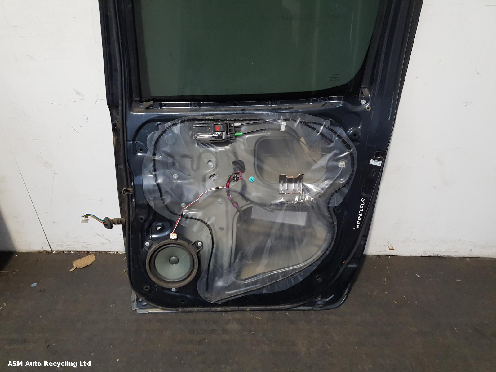 View Auto part R Rear Door Toyota Hilux 2012