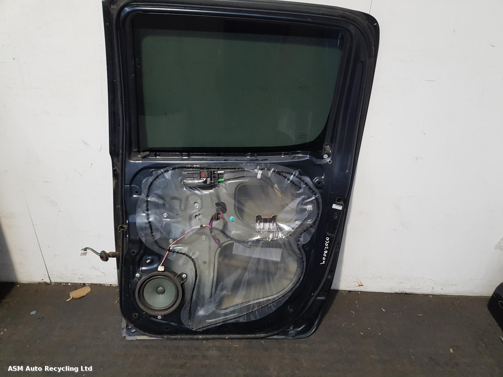 View Auto part R Rear Door Toyota Hilux 2012