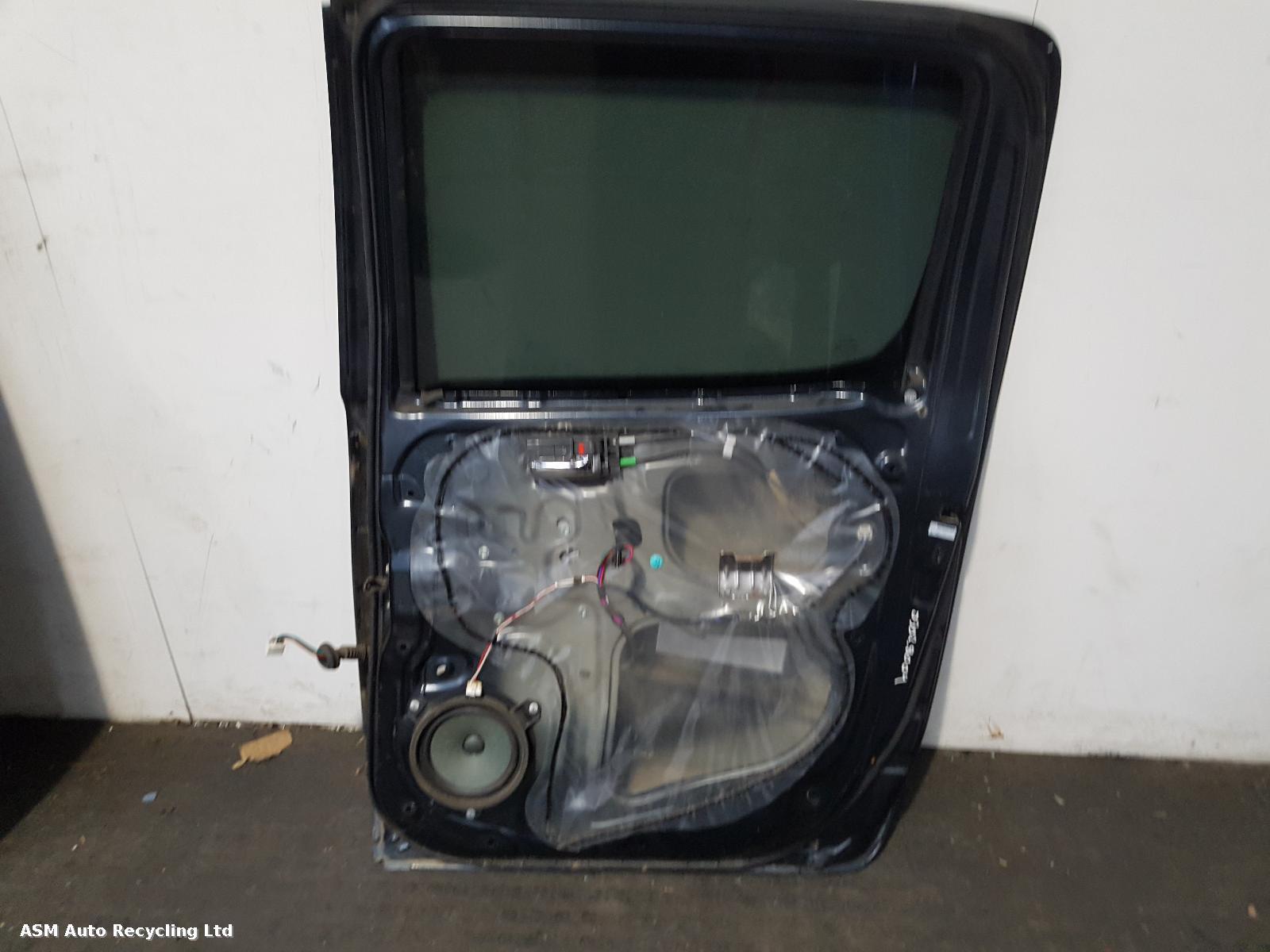 View Auto part R Rear Door Toyota Hilux 2012