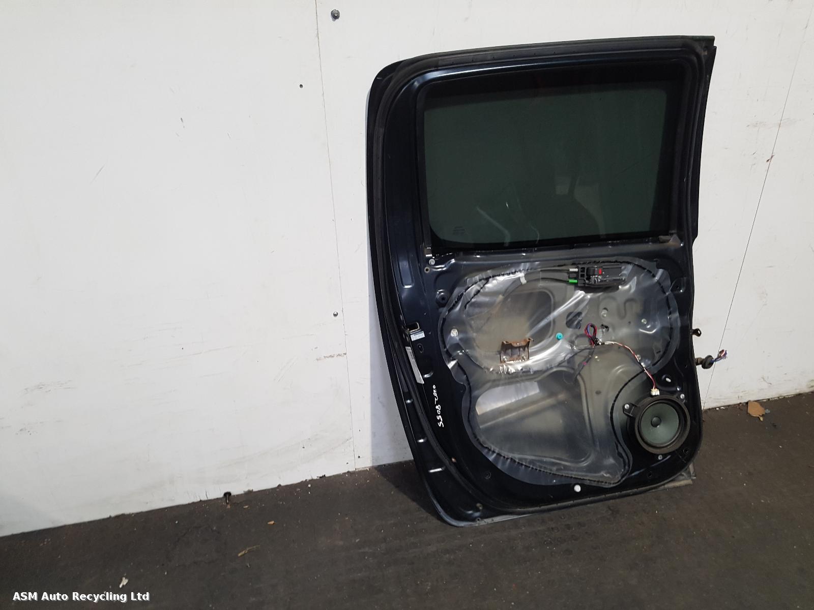 View Auto part L Rear Door Toyota Hilux 2012