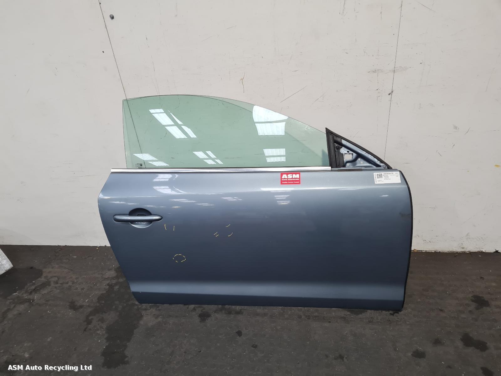View Auto part R Front Door Renault Laguna 2009