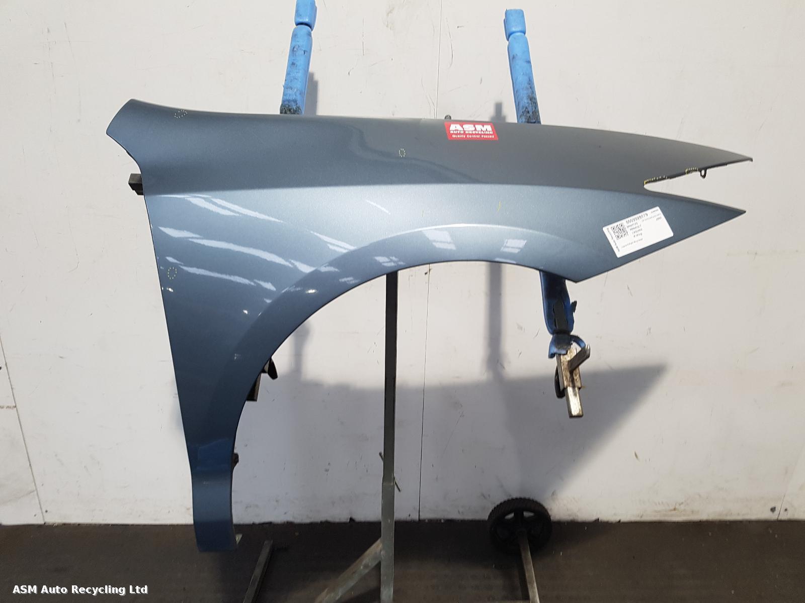 View Auto part R Wing Renault Laguna 2009