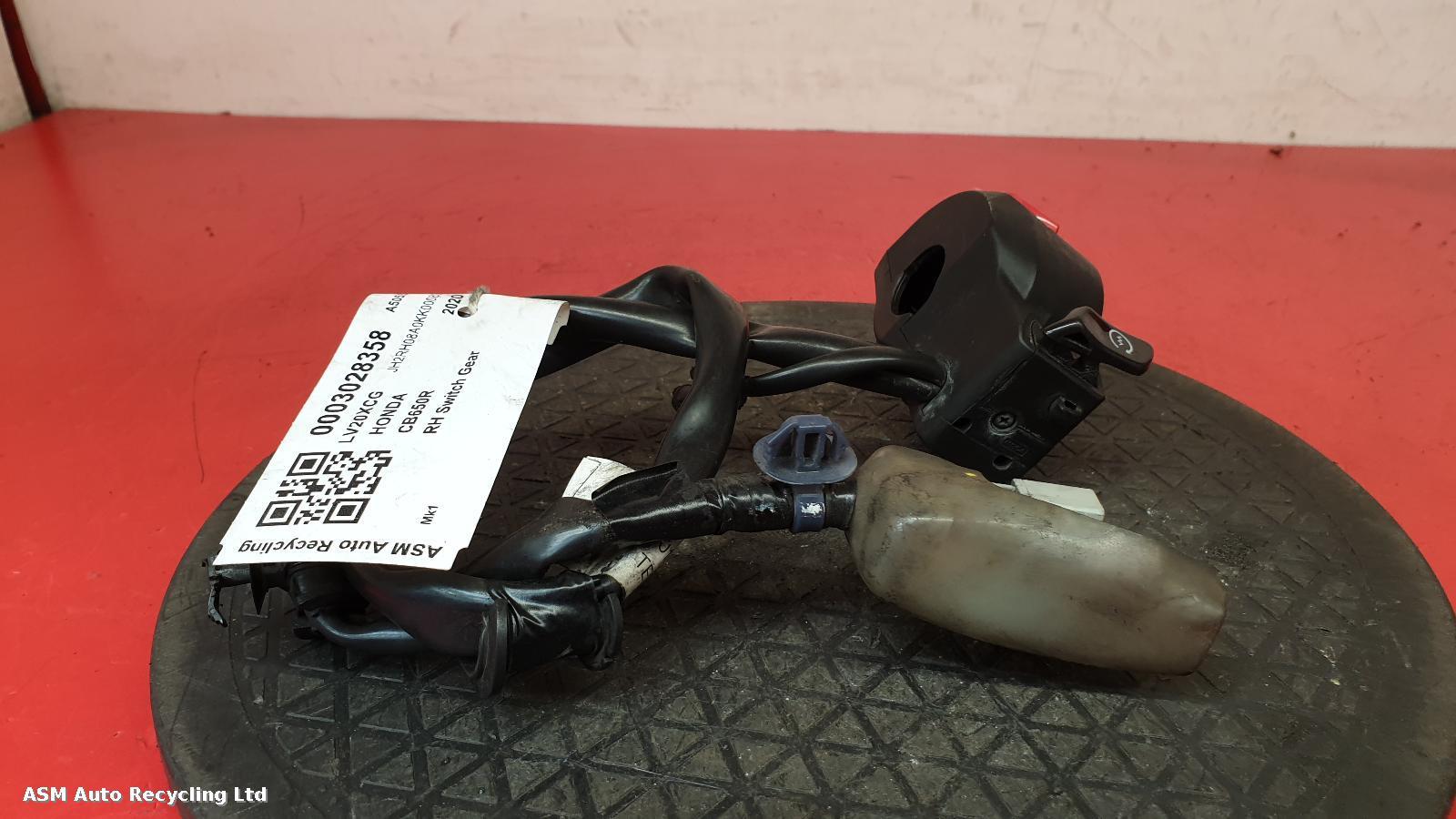 View Auto part RH Switch Gear Honda Cb650r 2020