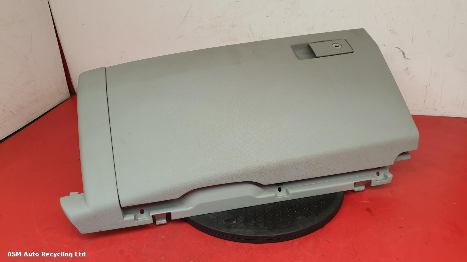View Auto part Glove Box Volkswagen Transporter 2016