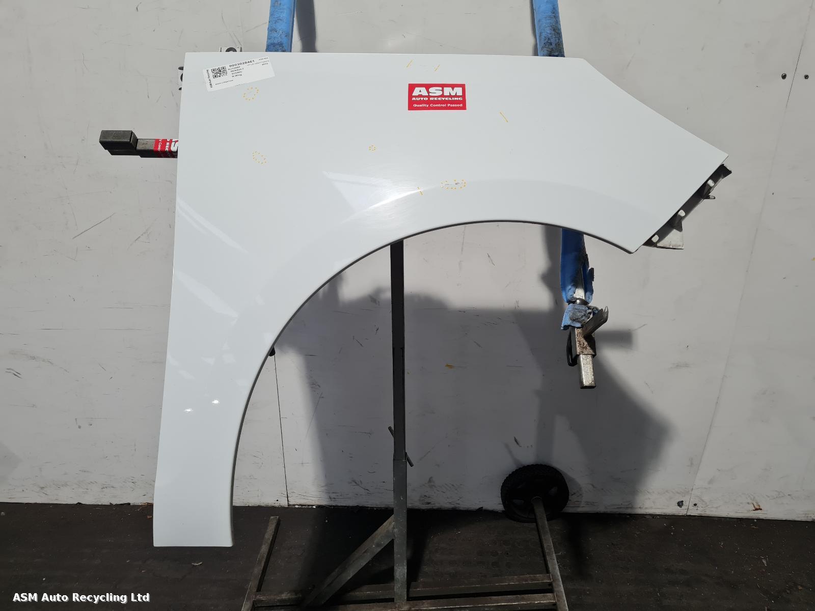 View Auto part R Wing Renault Scenic 2012