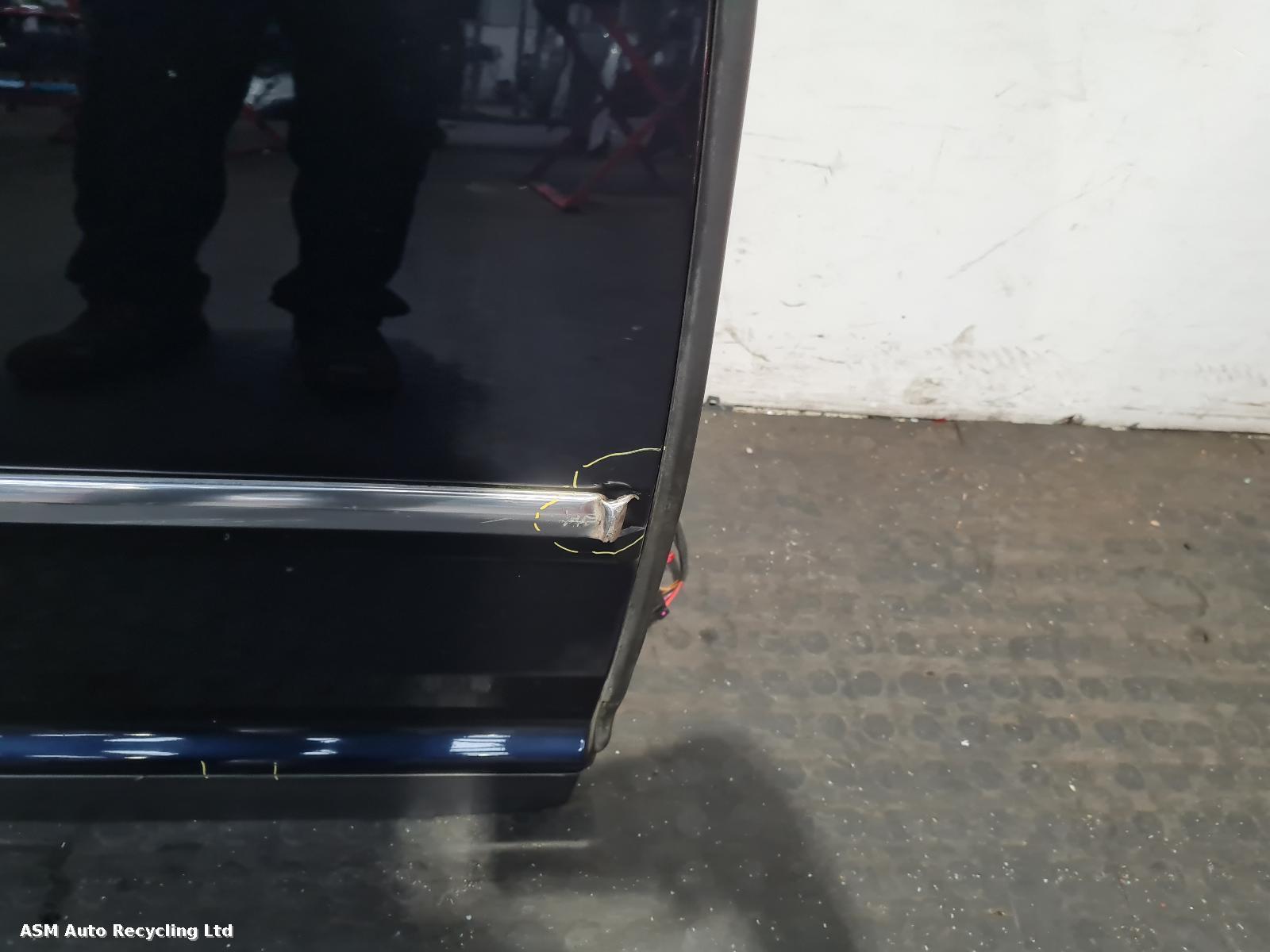 View Auto part R Rear Door Volkswagen Phaeton 2009