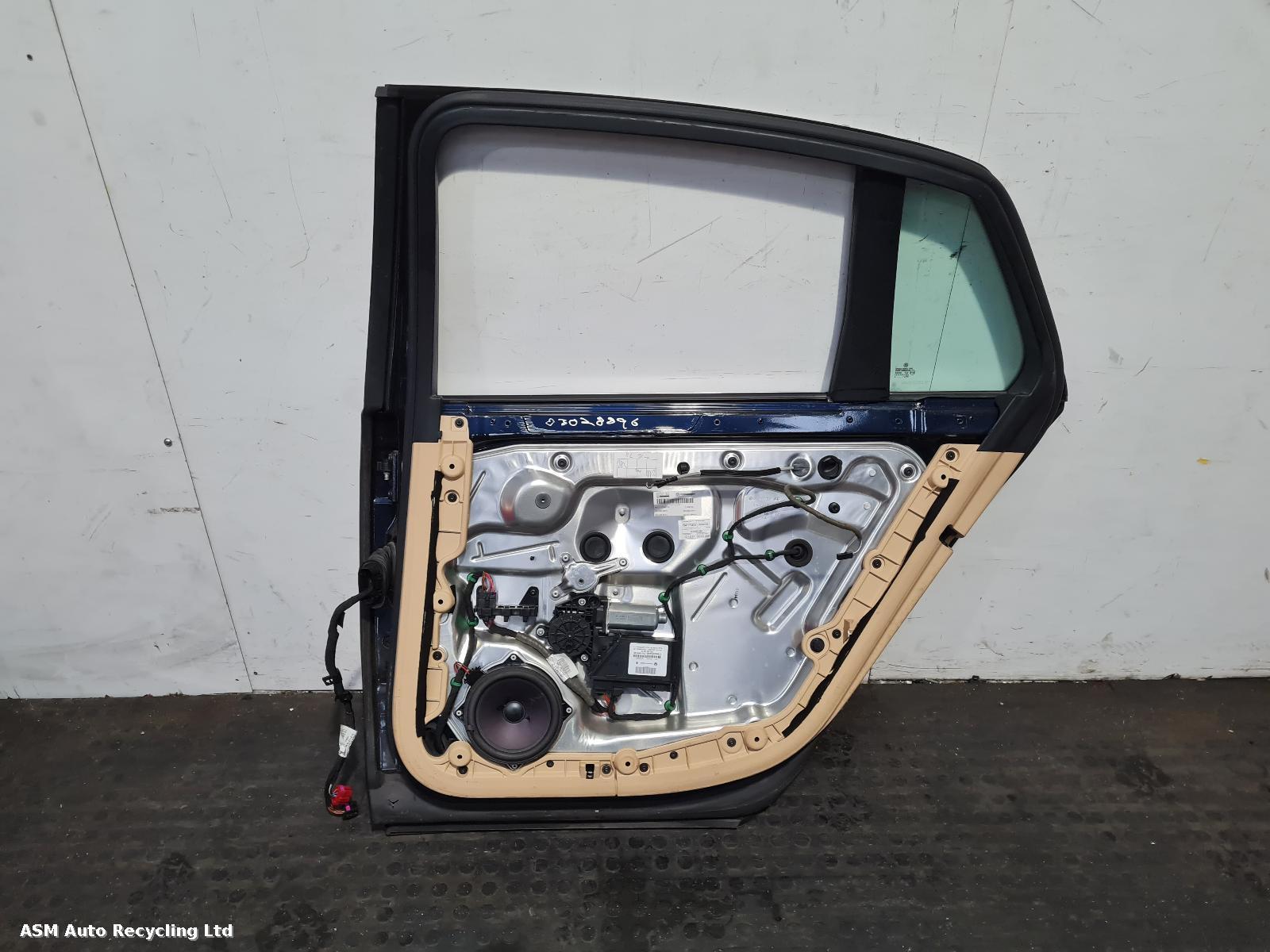 View Auto part R Rear Door Volkswagen Phaeton 2009