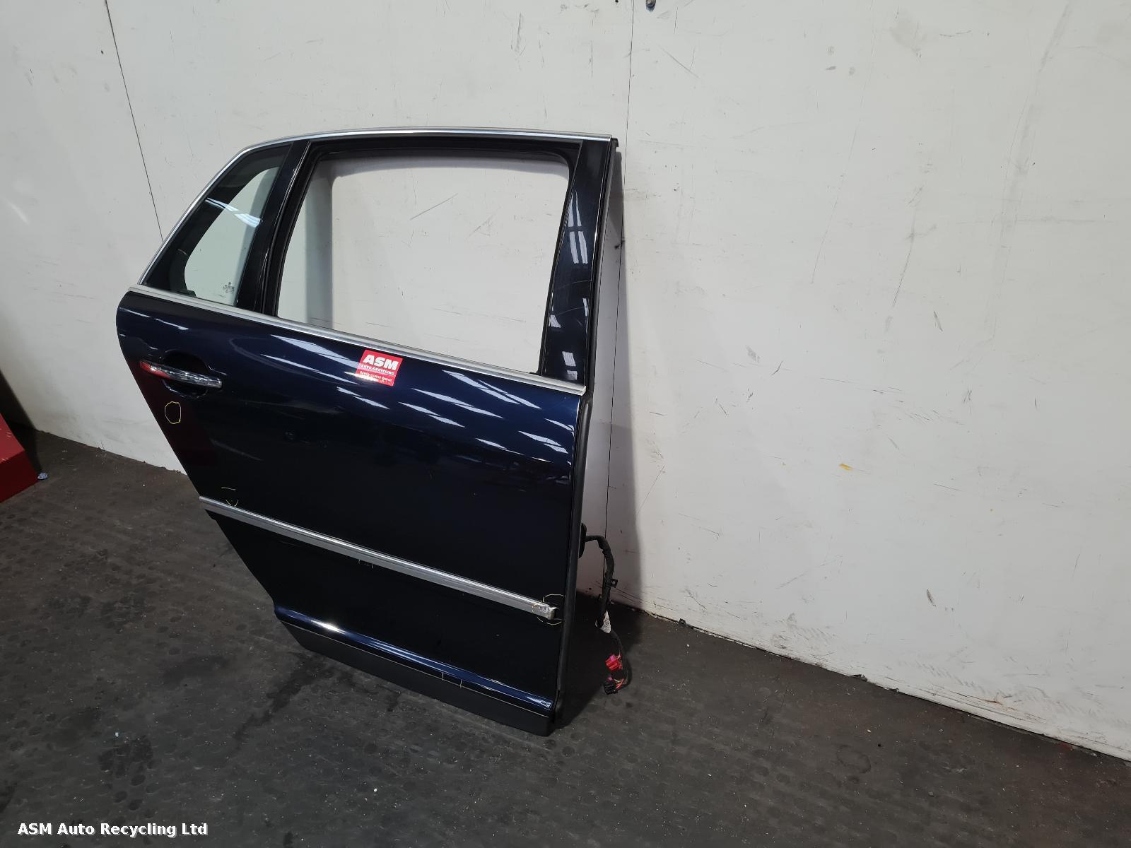 View Auto part R Rear Door Volkswagen Phaeton 2009
