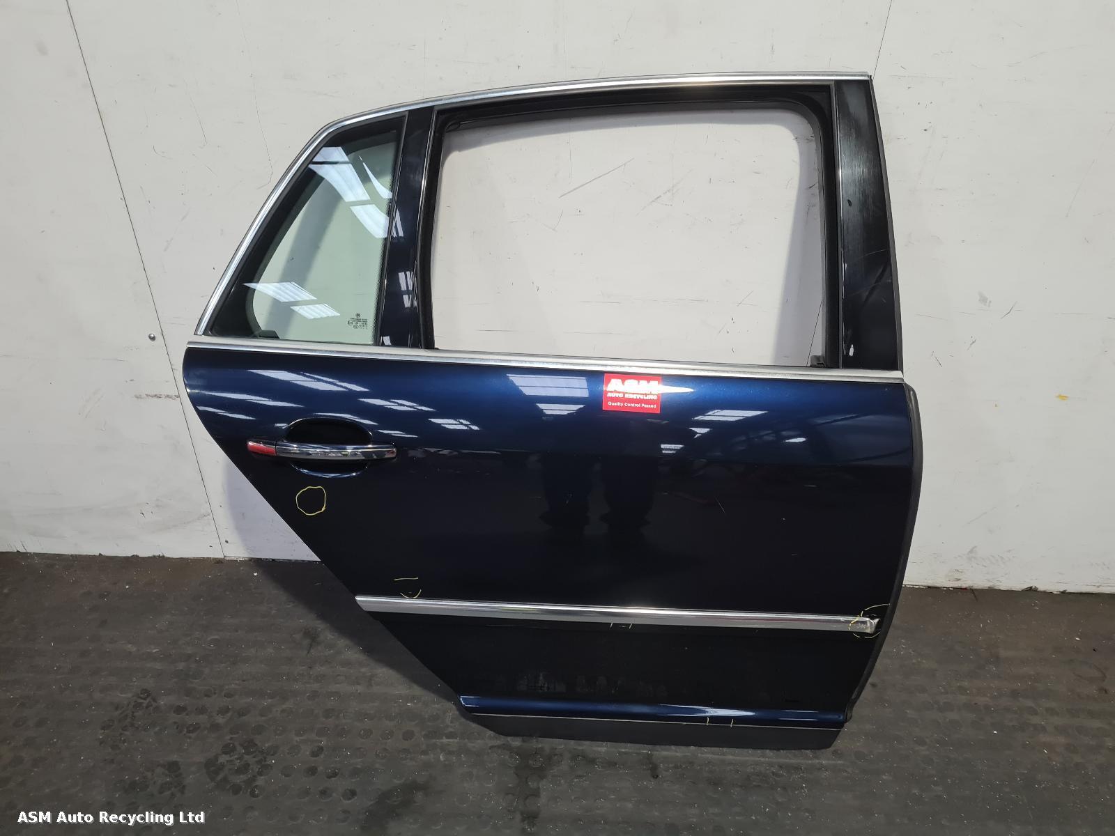 View Auto part R Rear Door Volkswagen Phaeton 2009