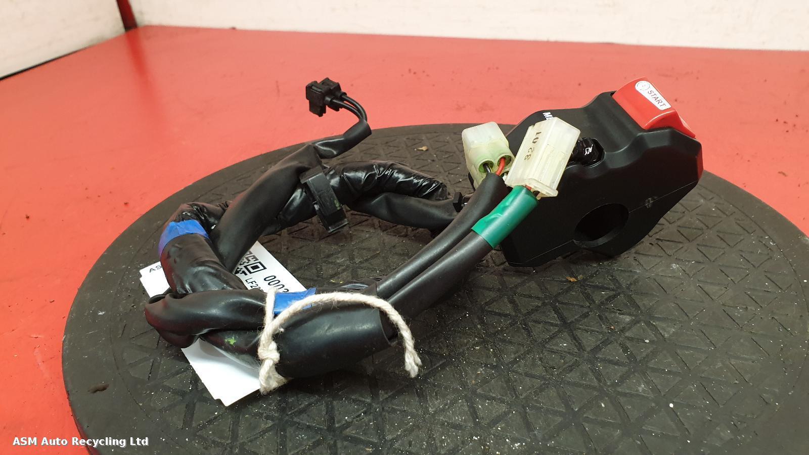View Auto part RH Switch Gear Yamaha Tracer 700 2023