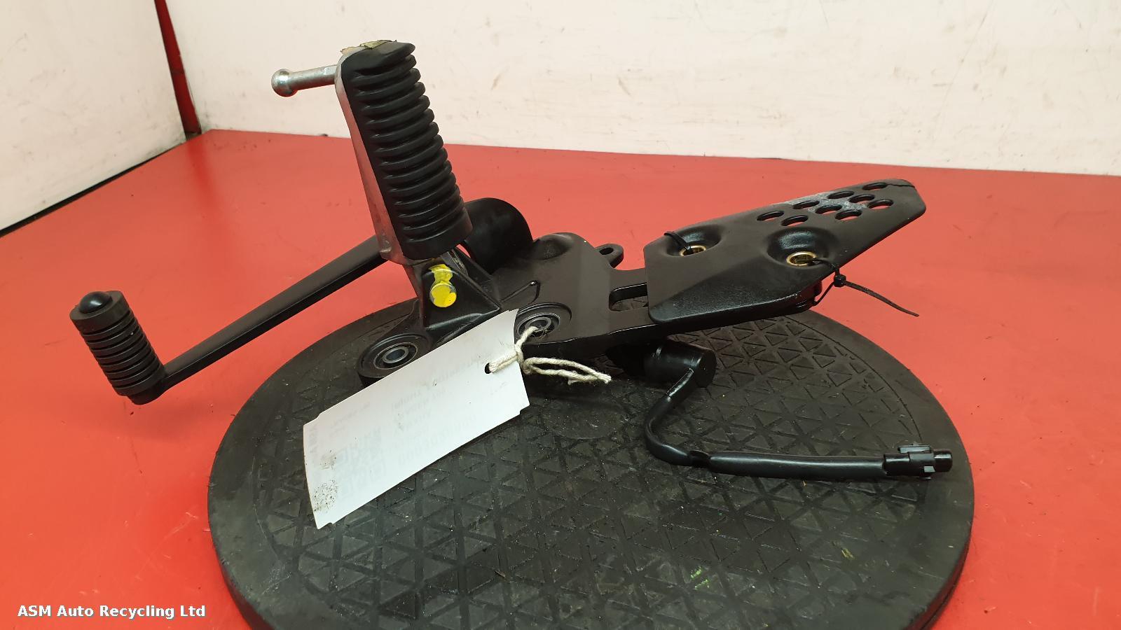 View Auto part Right Footrest Yamaha Tracer 700 2023